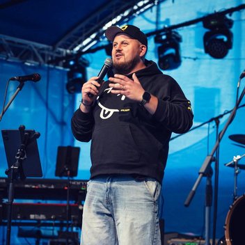 MARTIN SCHNIRCZ